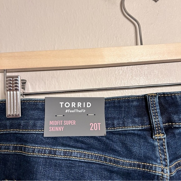 Torrid Midfit Super Skinny Super Soft Dark‎ Wash Jeans Size 20T - Picture 3 of 9
